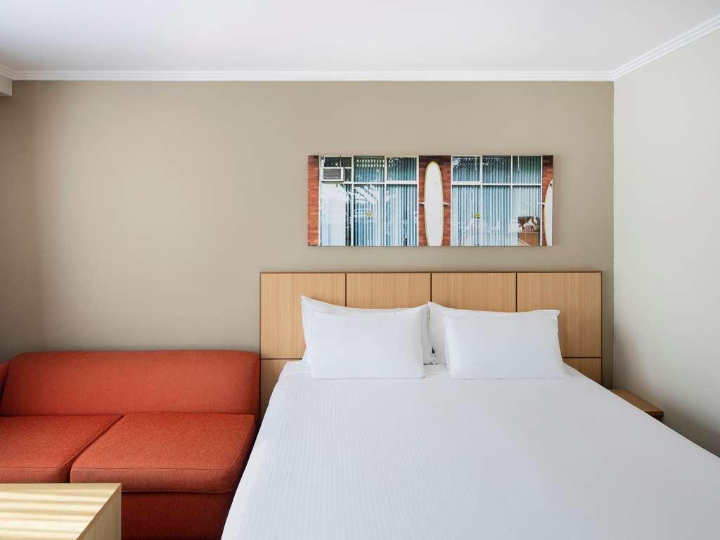 Mercure Sydney Manly Warringah Hotel Room photo