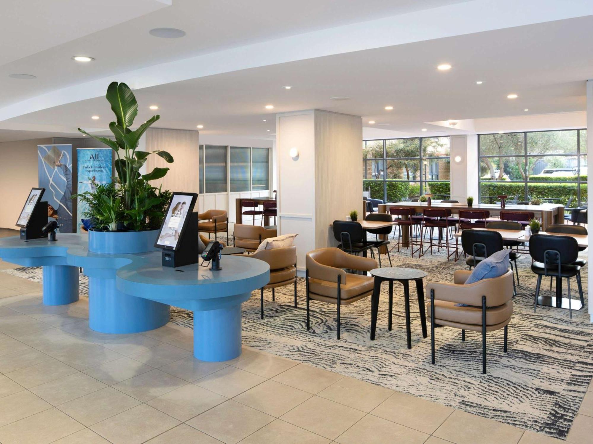 Mercure Sydney Manly Warringah Hotel Exterior photo